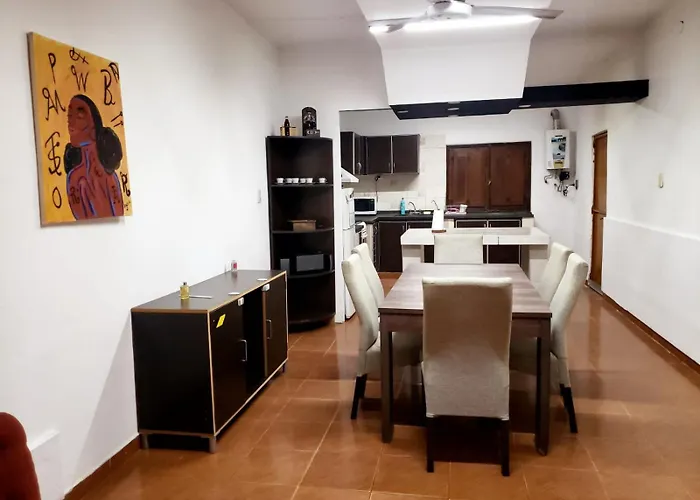 Casa Con Garaje Sobre Avenida