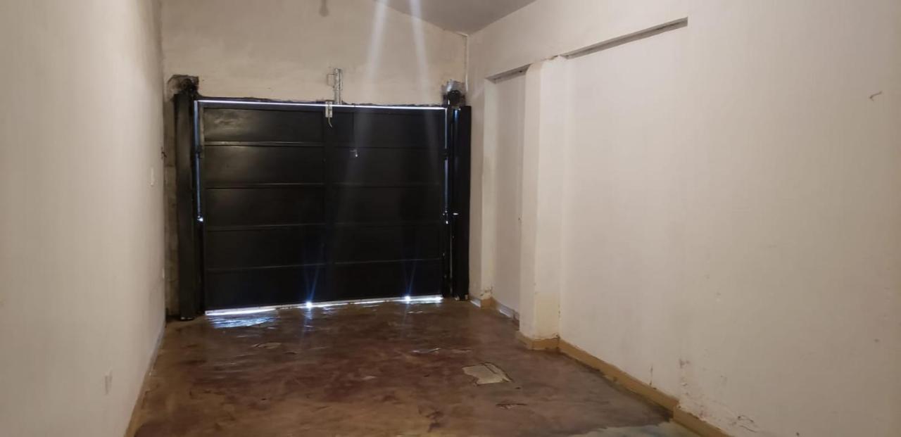 Casa Con Garaje Sobre Avenida * Santiago del Estero